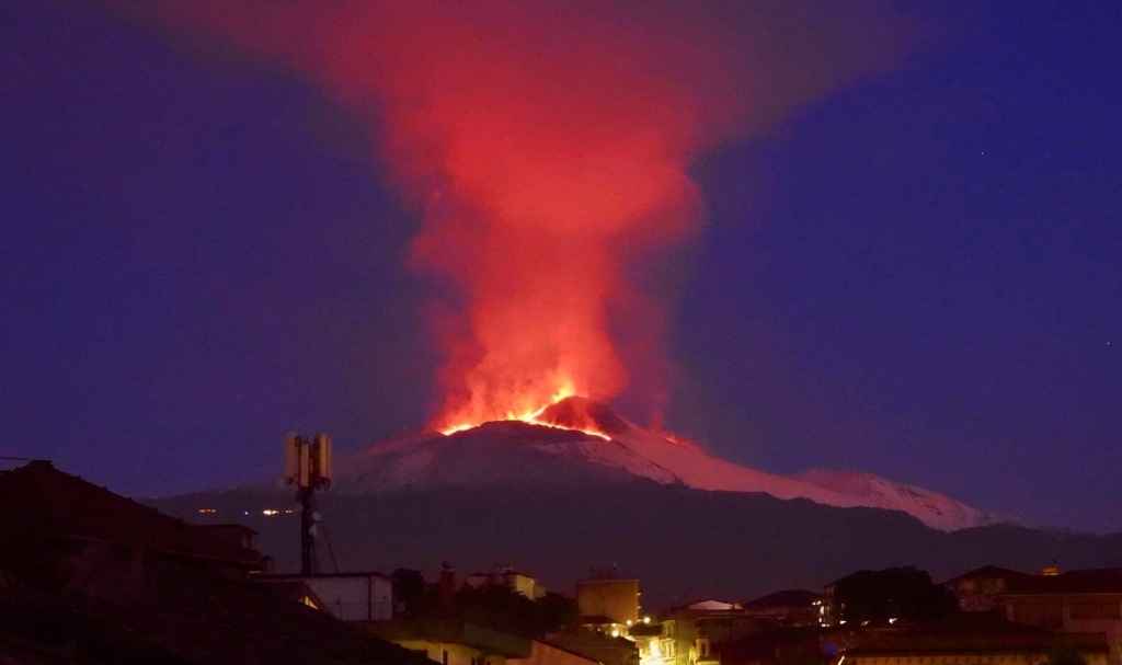 eruption-etna-22-12-2020-volcan-sicile-activite-nocturne.jpg