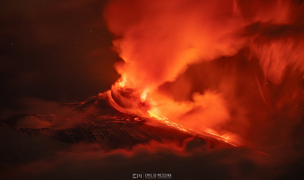 Belle éruption de l'Etna le 18 janvier 2021. Photo de Emilio Messina