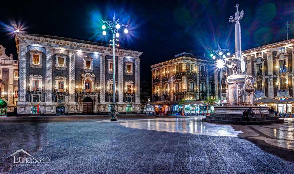 Piazza Duomo de Catane la nuit
