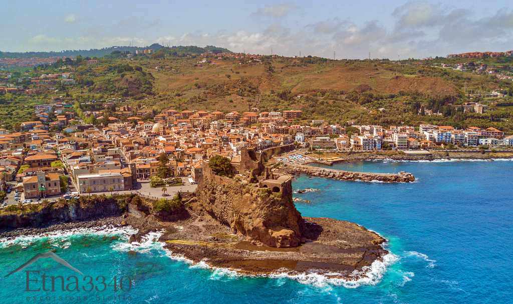 Vue de AciCastello, Catane