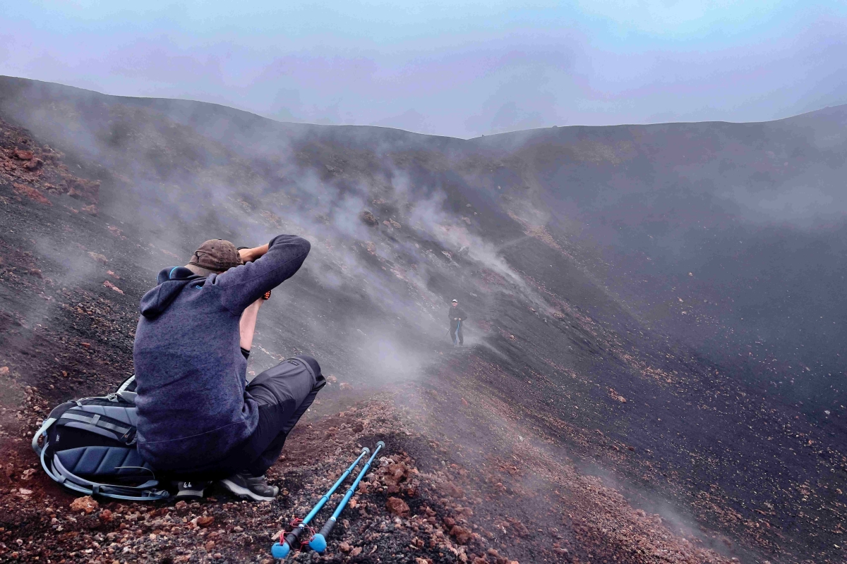 Le cratère chaud du sud de l'Etna