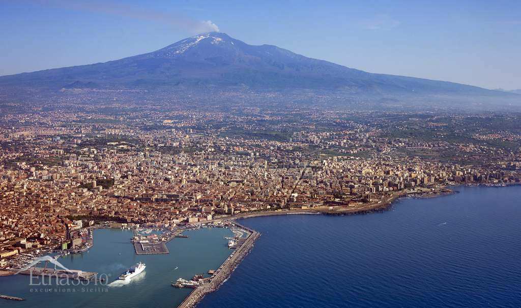 Port de Catane, vue Etna