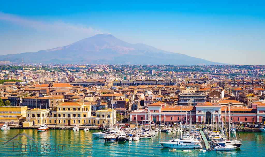 Port de Catane, vue de l'Etna