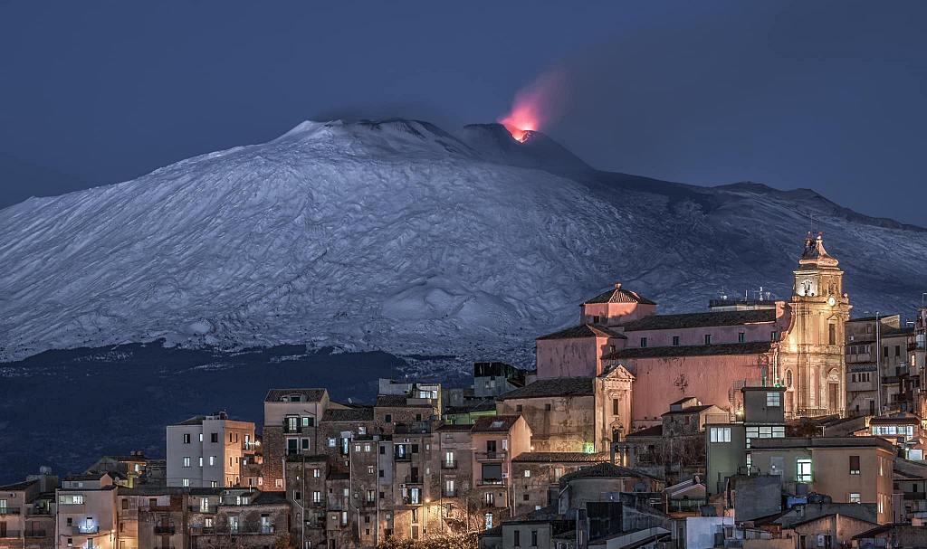 Magnifique photo de Antonio Trecarichi de l'Etna en éruption en janvier 2021