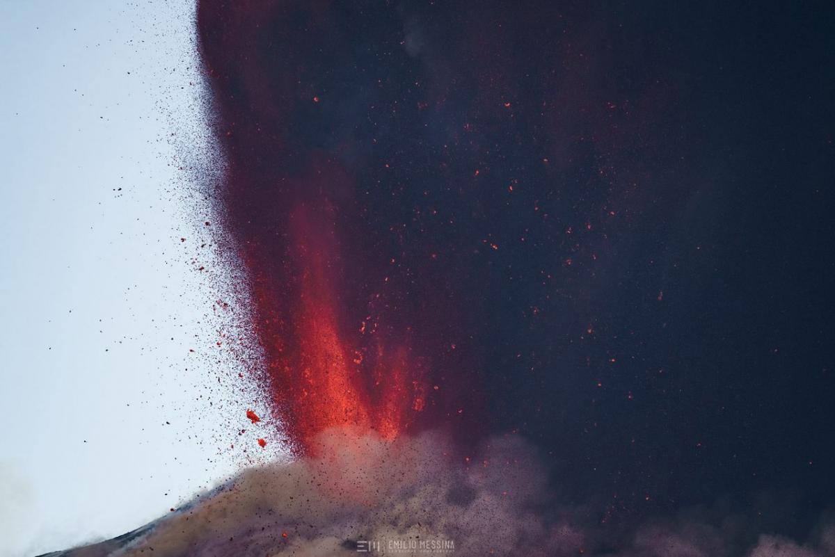 Etna éruption 21 2 2022. Photo de Emilio Messina