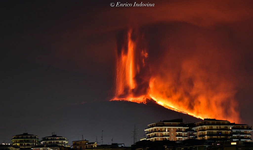 Photo de Enrico Indovina. Etna en éruption 21.02.2021