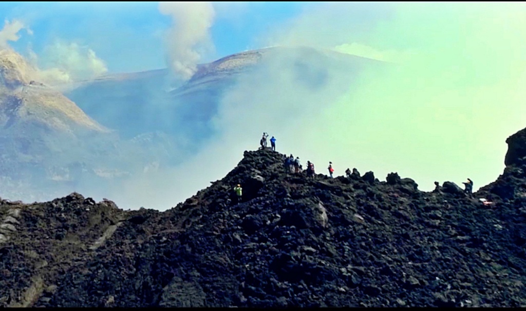 Au bord du cratère Bocca Nuova, Sommet Etna