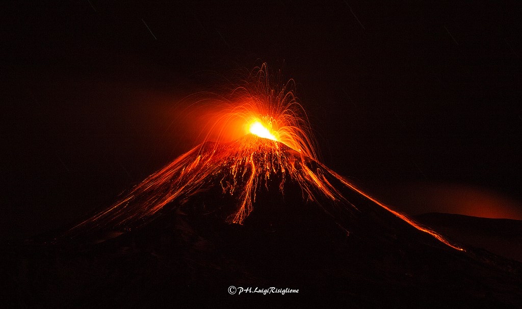 Photo de Luigi Risiglione, éruption Etna du 15 fevrier 2021