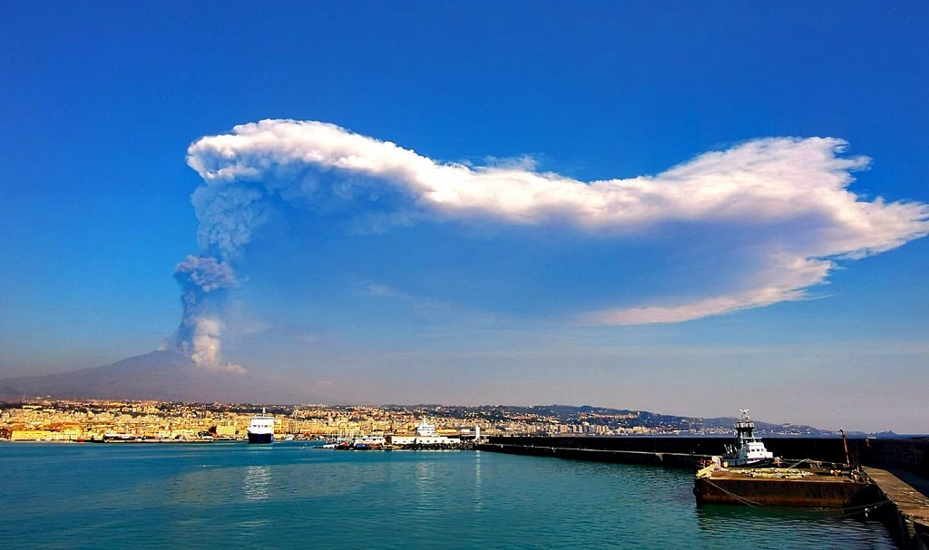 Volcan Etna éruption 7 mars 2021 de Catane