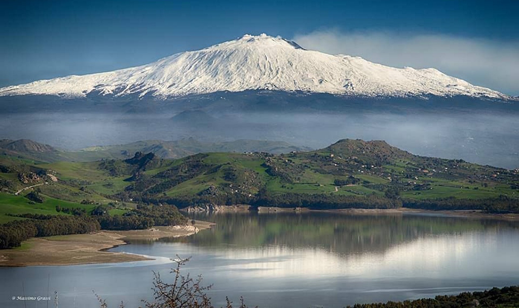 Parc de l'Etna en Sicile vue depuis le Lac Pozzillo