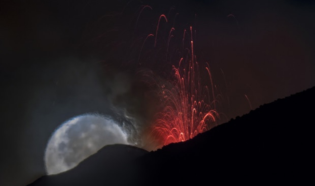 Crépuscule Lunaire, volcan Etna