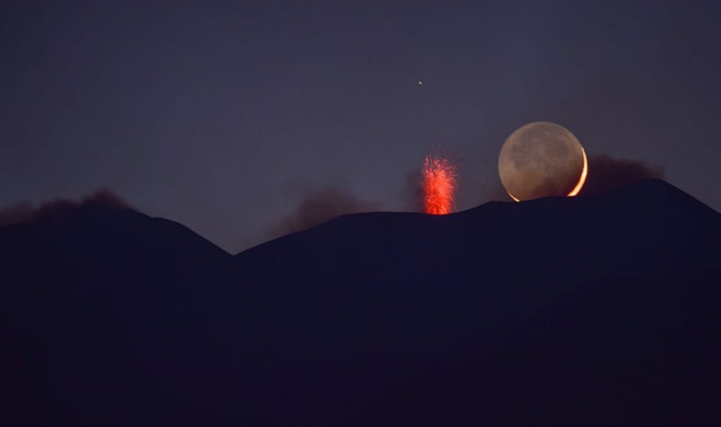 Volcan Etna et la Lune
