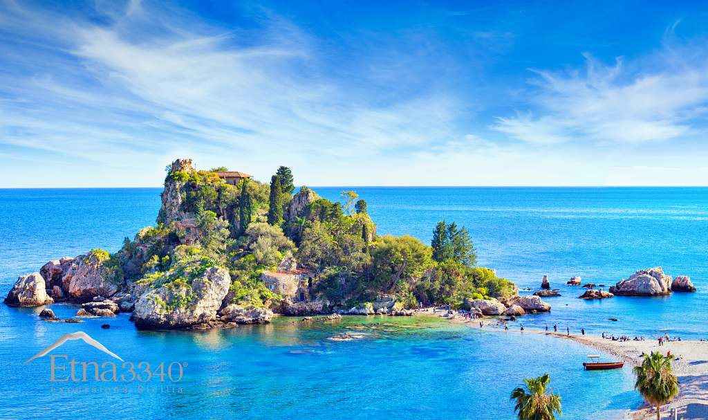 Isola Bella à Naxos. La plage de Taormina en Sicile