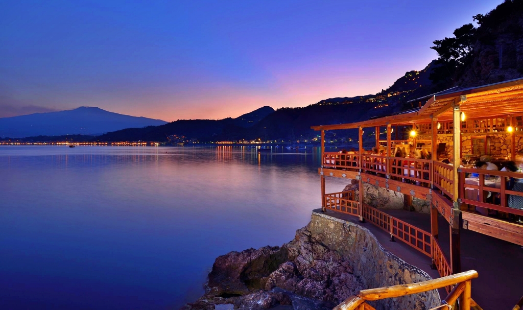 Restaurant Le Grand Bleu by "UNA cucina" avec vue sur la mer et l'Etna