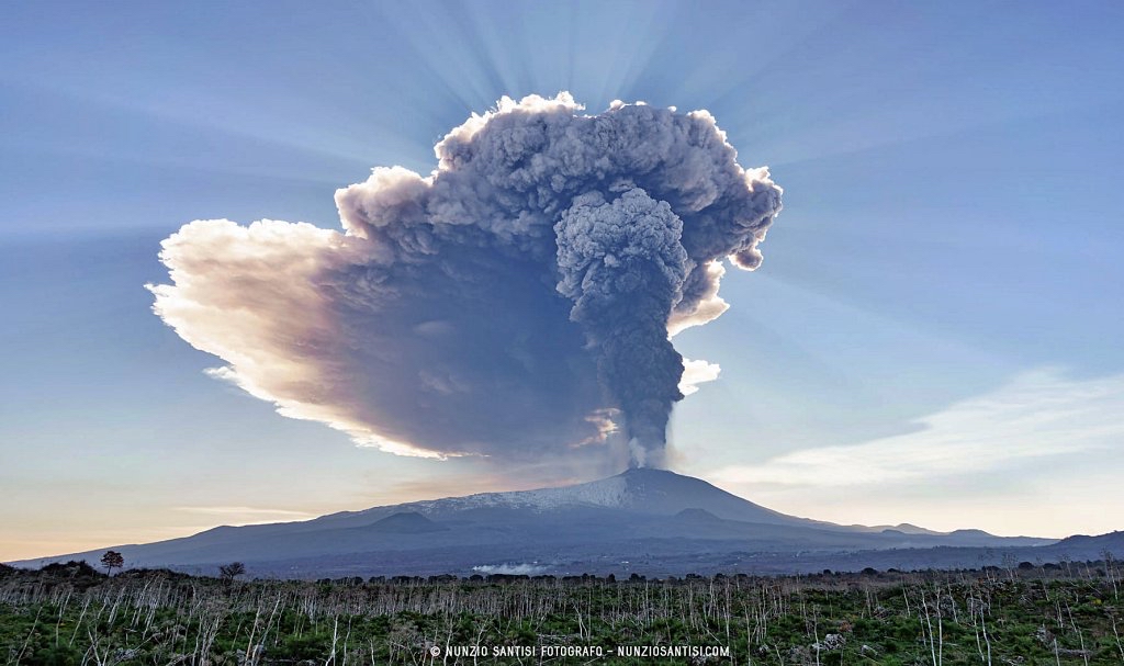 28 février 2021. Etna en éruption. Photo de Nunzio Santisi