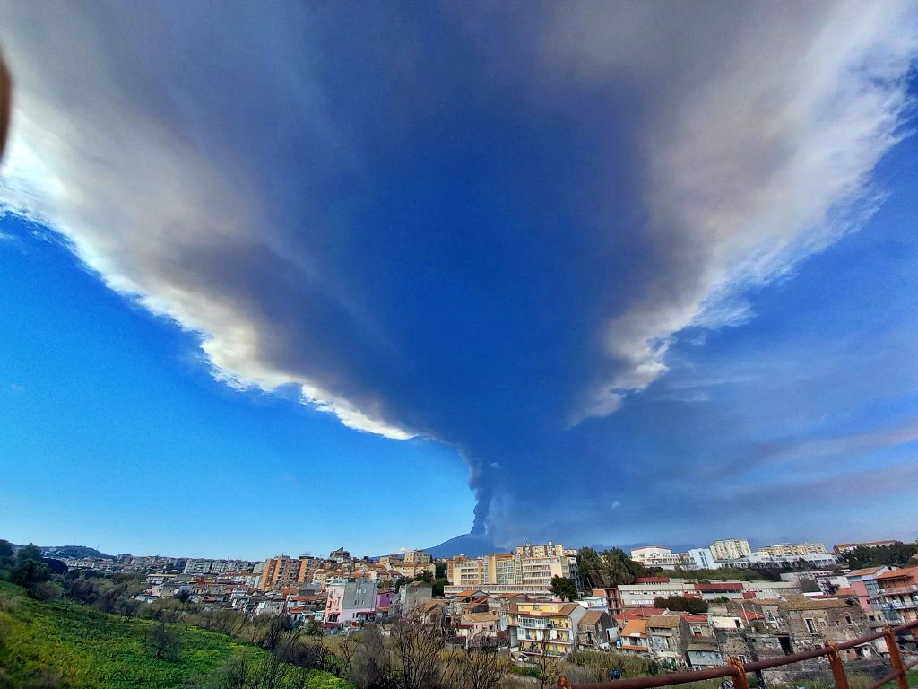 Imposante éruption de l’Etna 21 février 2022