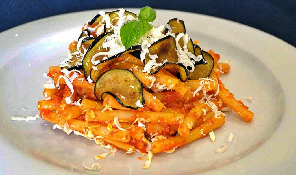 Pasta-alla-Norma-Etna3340