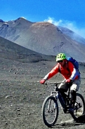 Le sommet de l'Etna en VTT