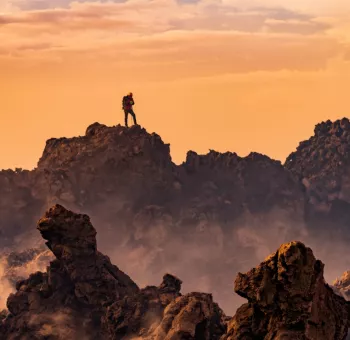 randonneurs au sommet du volcan Etna en Sicile 3340 m