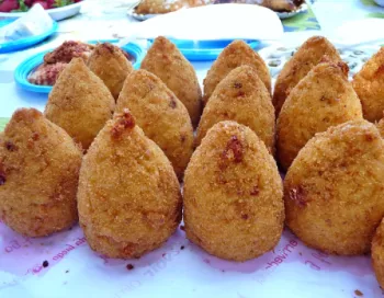 Arancini-spécialité-Sicilienne-Etna3340