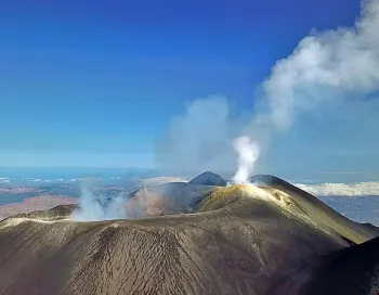 L'Etna : Mythes, Histoire et Vie Sicilienne