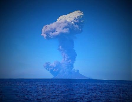 eruption-stromboli-3-juillet-2019-etna3340